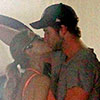 Liam Hemsworth y Eiza González, el apasionado beso que lo confirma todo