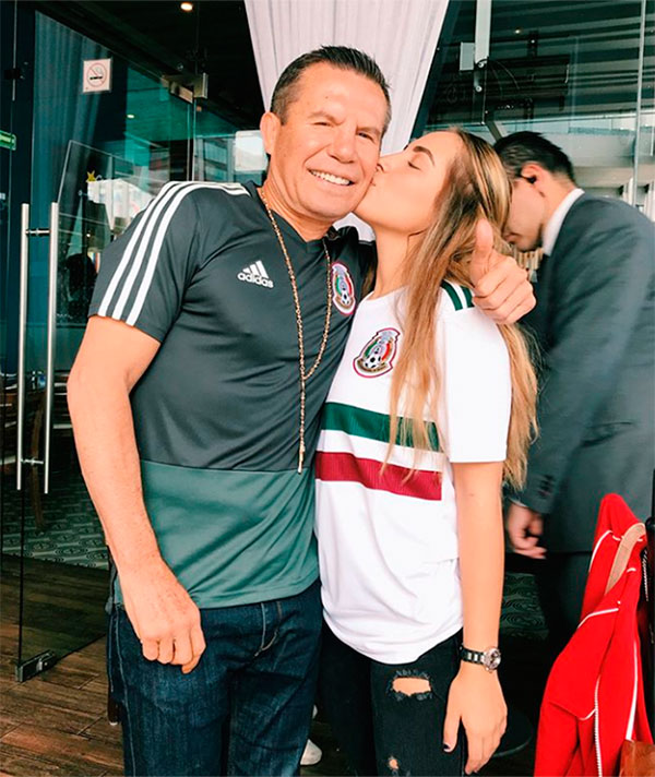 Julio César Chávez con su hija Nicole, quien está por debutar como actriz