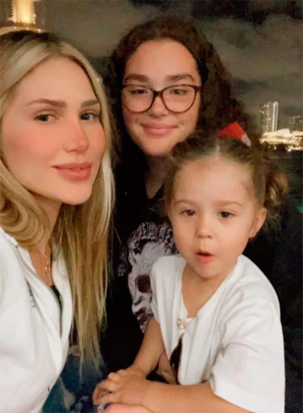 Fernanda Gómez, novia de El Canelo y las hijas del boxeador, María Fernanda y Emily