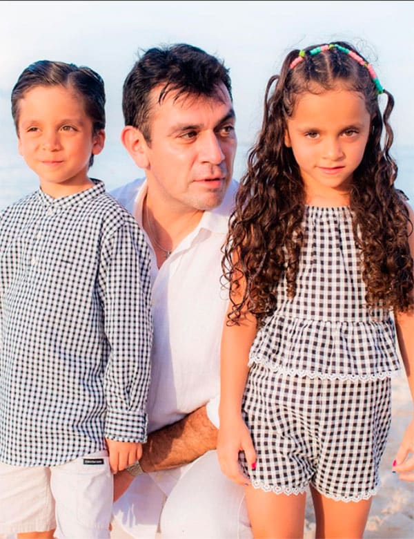 Jorge Salinas con sus hijos Máxima y León