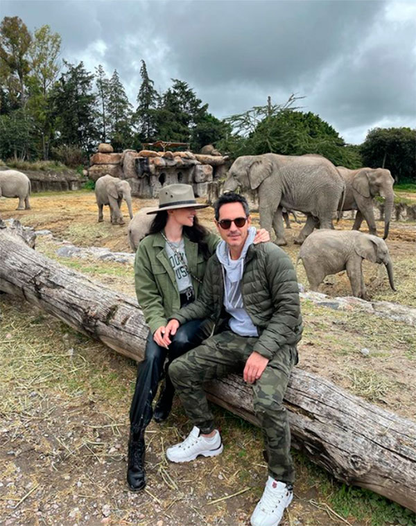 Mauricio Ochamann y Paulina Burrola en un Safari