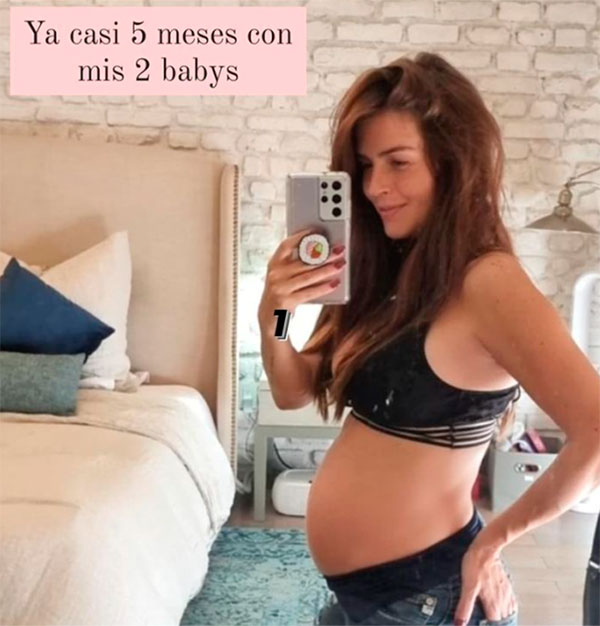 Claudia Álvarez baby bump de 5 meses de embarazo