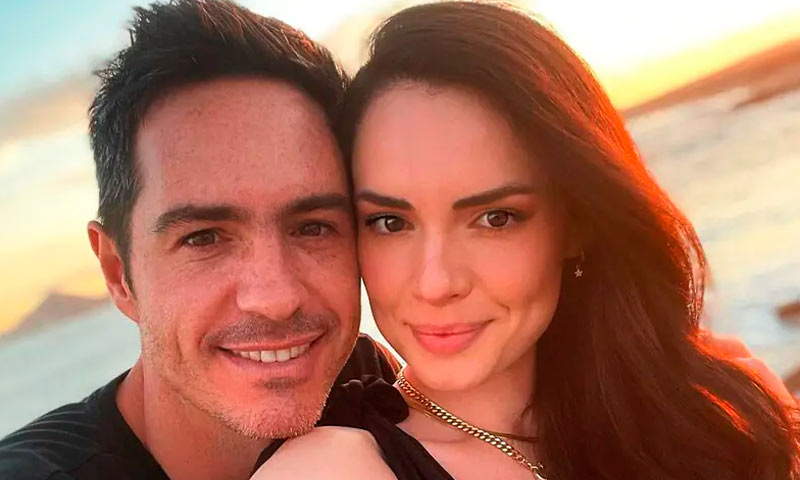 Mauricio Ochmann y su novia