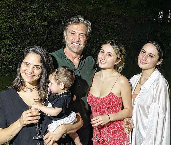 Juan Soler y sus hijas