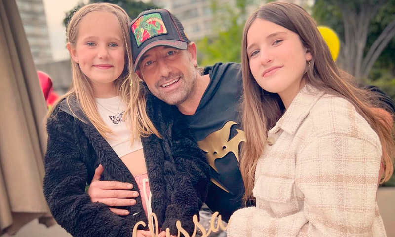 Gabriel Soto y sus hijas