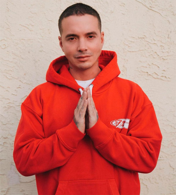 JBalvin pide oraciones por la salud de su mamá