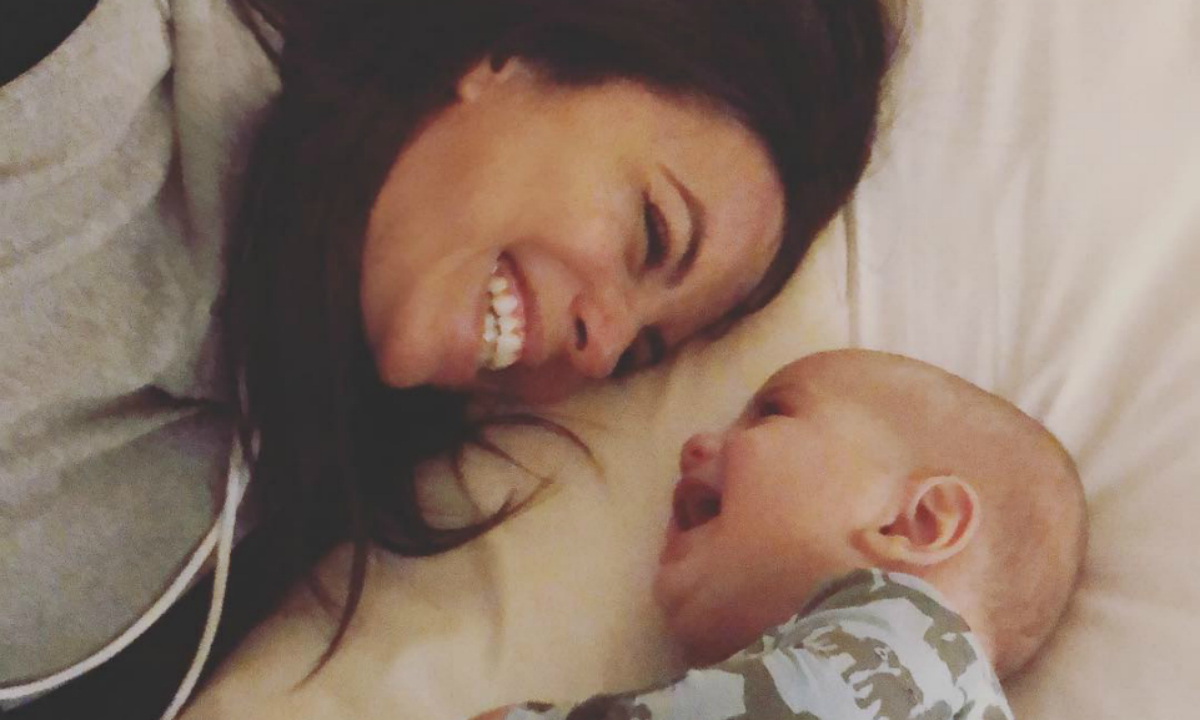 Eva Longoria derrite corazones con una tierna foto al lado de su pequeño Santiago