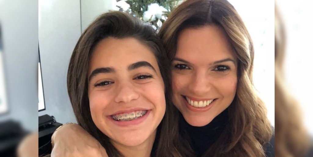 Rashel Díaz presume orgullosa que su hija Daniela está lista para conducir