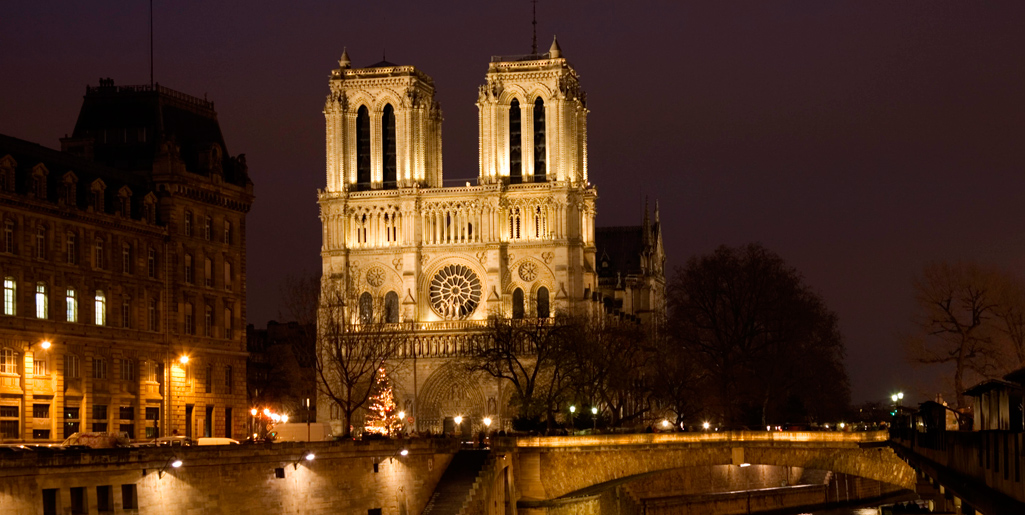 La catedral de Notre Dame, en París, sufre un grave incendio