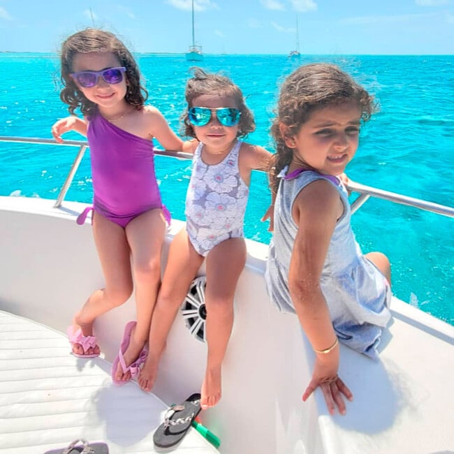  ¡Aventura extrema! Las hijas de Jacky Bracamontes nadaron entre tiburones en Las Bahamas