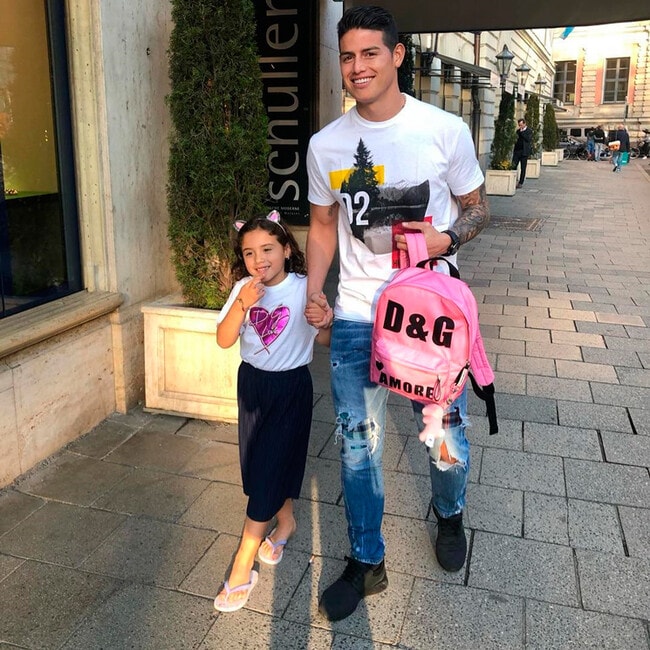 James Rodríguez, el papá más tierno por las calles de Alemania