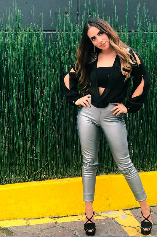 Conoce a Nicole, la hija de Julio César Chávez Foto 1