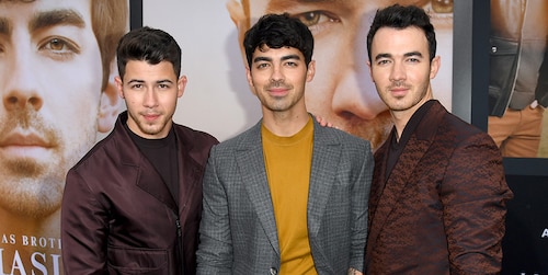 ¡Más tropicales que nunca! Los Jonas Brothers bailan ‘Conga’ al ritmo de Gloria Estefan