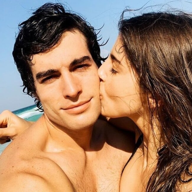 Danilo Carrera envía románticos mensajes hasta Europa para su novia Michelle Renaud