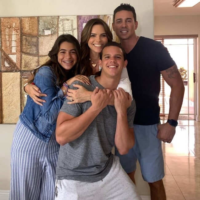 Rashel Díaz disfruta de unas vacaciones en Hawái en compañía de toda su familia