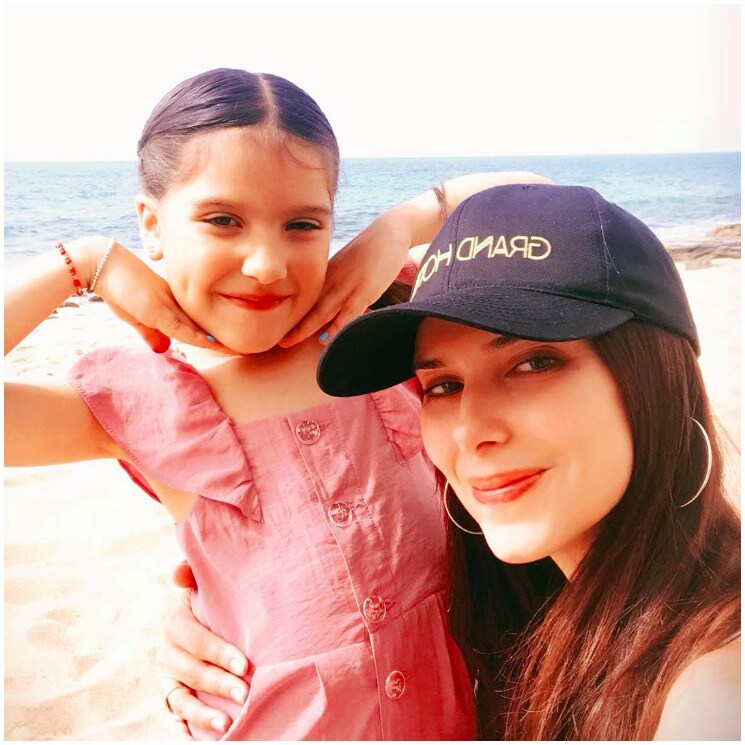 Sebella, hija de Roselyn Sánchez, demuestra con estas fotos que seguirá los pasos de su mamá
