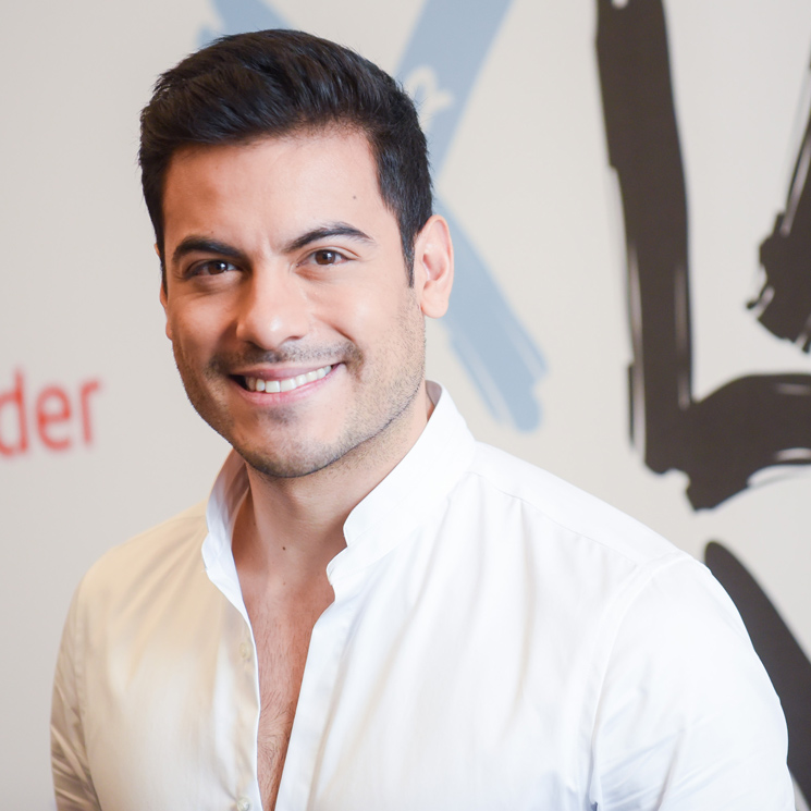 En HOLA! USA, Carlos Rivera: coqueto, casual y ¡enamorado!