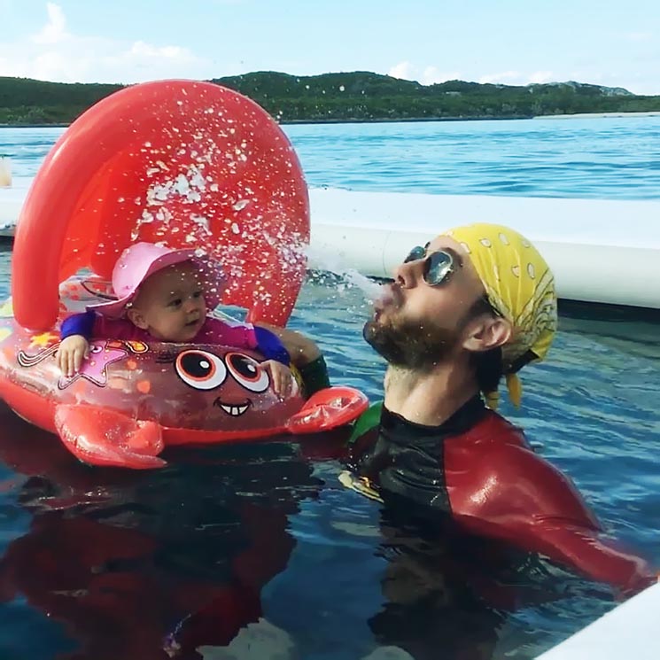 Enrique Iglesias en su mejor papel: disfrutando de su vida en familia