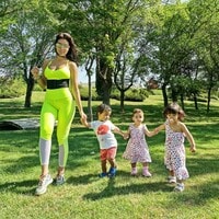 Georgina Rodríguez y la original forma de llevar a sus tres hijos en bicicleta