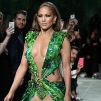 Alex Rodriguez reacciona al icónico momento de Jennifer Lopez en la pasarela de Versace