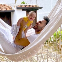 Fabián Ríos, el papá más tierno y feliz junto a su bebé, David