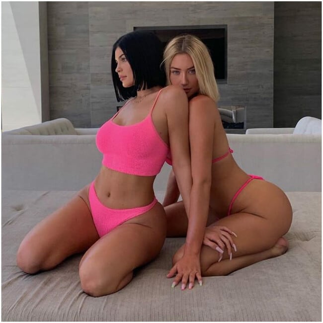 ¿Lista para el verano? Lúcete con un 'neon pink bikini' como Kylie Jenner