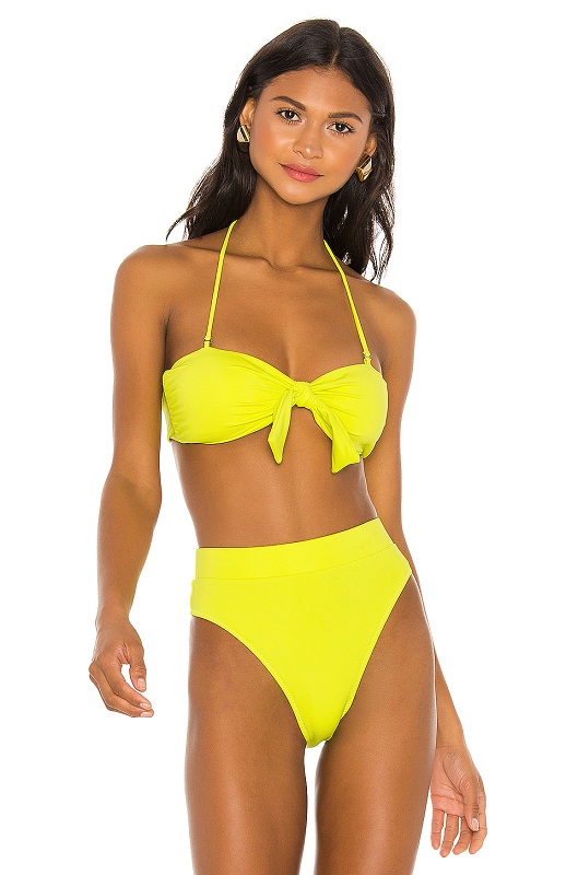 El bikini amarillo es nueva del verano Foto 1