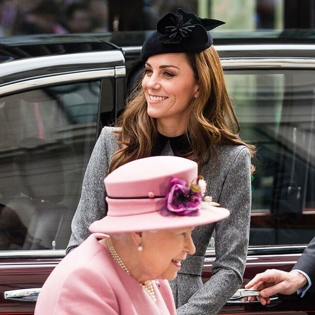 La duquesa Kate asiste a su primer evento sola con la reina Isabel