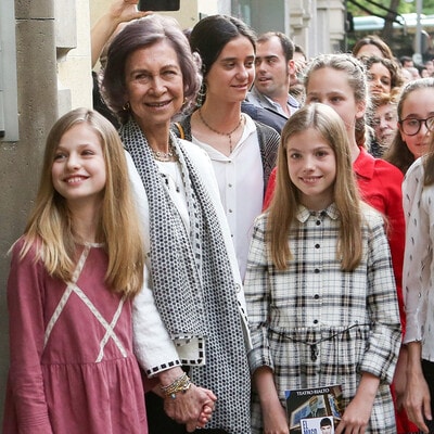 La reina Sofía con sus nietas Victoria, Leonor y Sofía