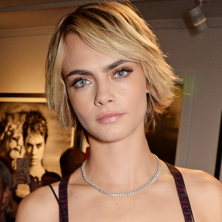 Cara Delevingne con labial rosa