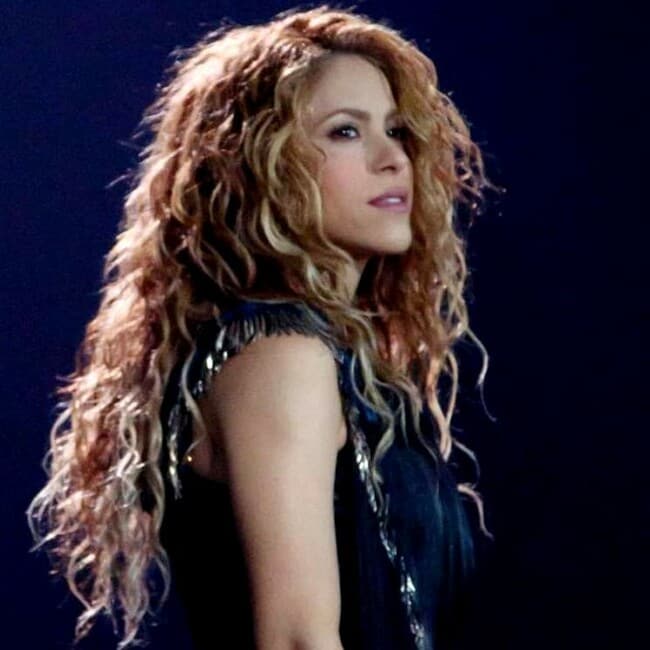 Cómo lograr el peinado 'curly' y alborotado de Shakira