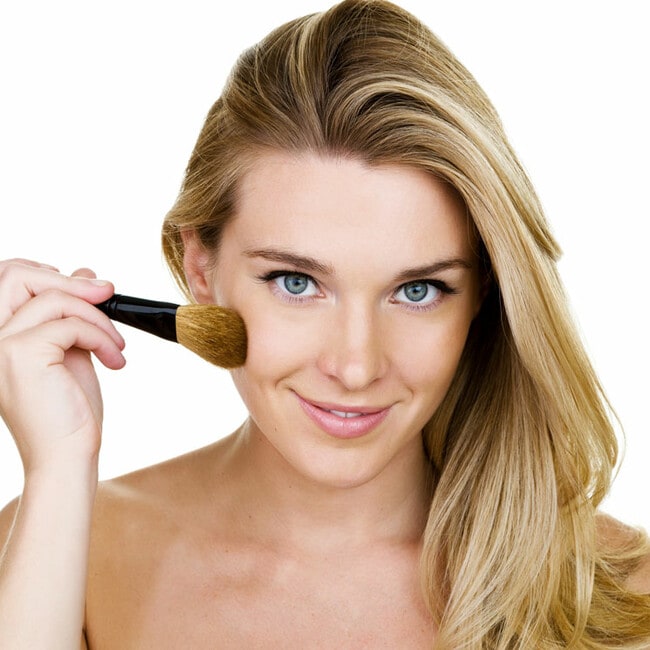 Mira cómo potenciar tu bronceado con estos tips de maquillaje