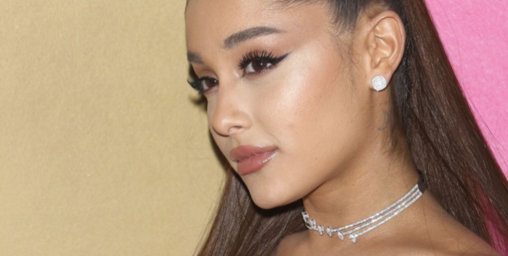 El truco de Ariana Grande para un perfecto 'cat eye'