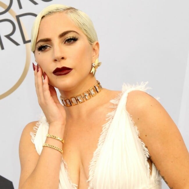 Descubre el masaje facial por el que apuesta Lady Gaga
