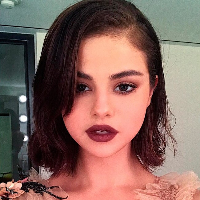 De terracota a 'cat eyes': los maquillajes más recordados de Selena Gomez