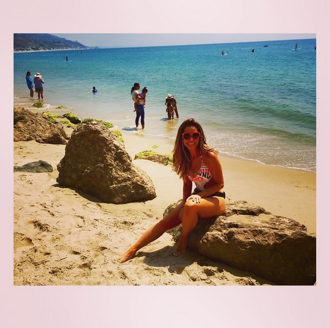 Myrka Dellanos disfruta de un fin de semana en la playa de Malibú y ya come...