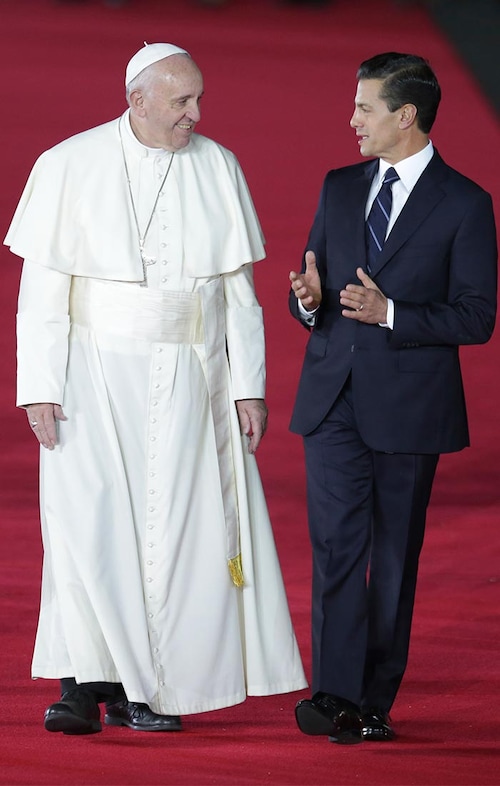 Conoce qué significa cada pieza de la vestimenta del Papa Francisco
