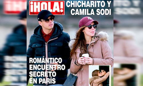 En ¡HOLA!, Chicharito y Camila Sodi, el romántico encuentro secreto en París de una inesperada pareja