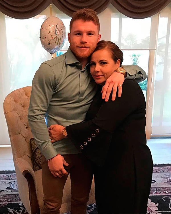 El Canelo y su mamá