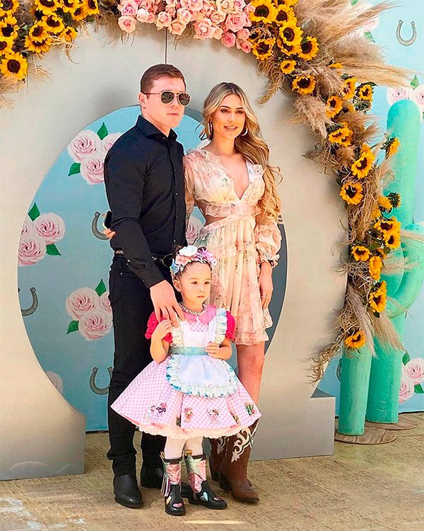 Canelo,Fernanda y Marifer
