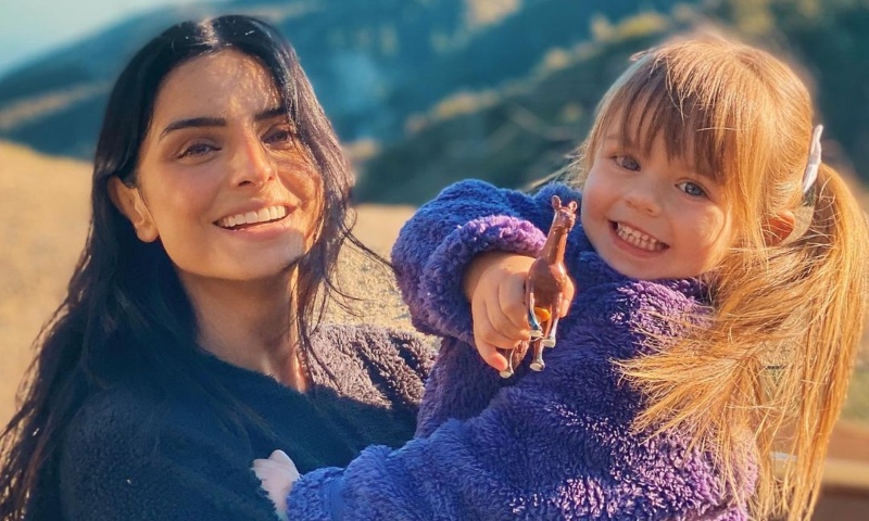 Aislinn Debez y su hija Kailani