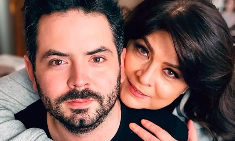 José Eduardo Derbez y su mamá, Victoria Ruffo