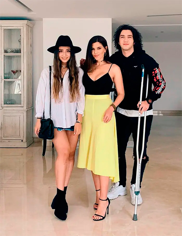 Ximena Díaz y los hijos de El Potrillo