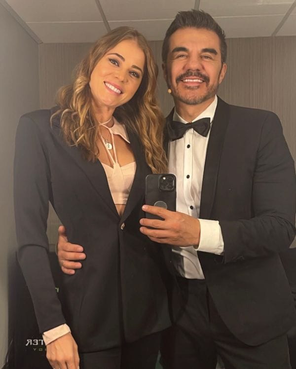 Adrián Uribe y su novia, Thuany Martins 