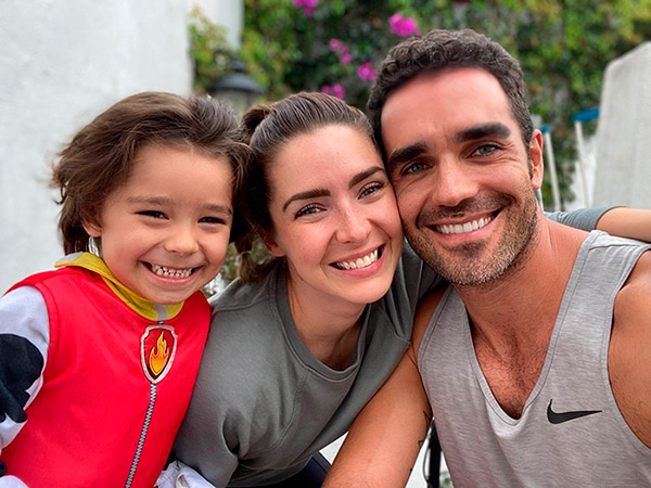 Ariadne Diaz y Marcus Ornellas con su hijo Diego