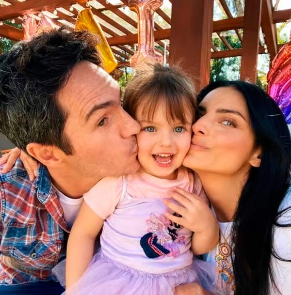 Aislinn Derbez y Mauricio Ochmann