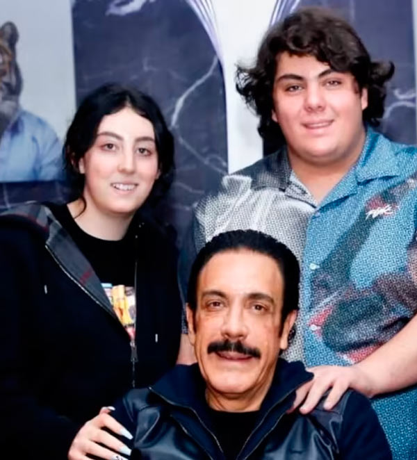 Omar Fayad y sus hijos