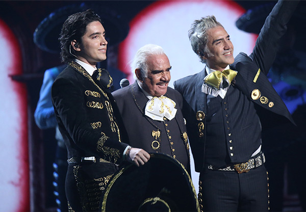 Vicente Fernández y su familia