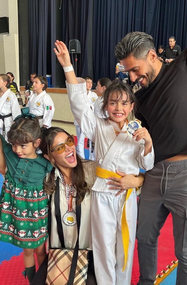 Marisol con su hija en clase de Karate