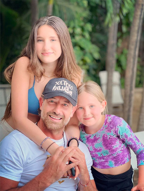 Gabriel Soto y sus hijas